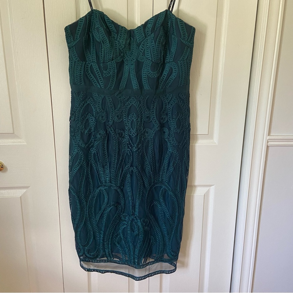Elegant Green Lace Midi Dress - Picture 4 of 13